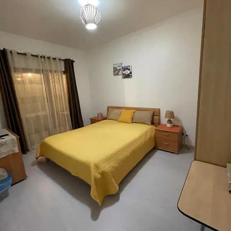 Ferienwohnung Quarto Calmo E Acolhedor Almada Exterior foto