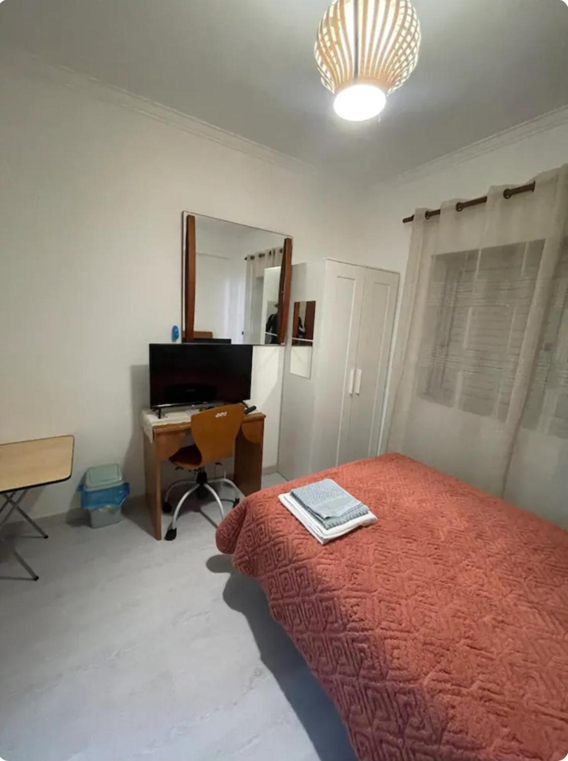 Ferienwohnung Quarto Calmo E Acolhedor Almada Exterior foto